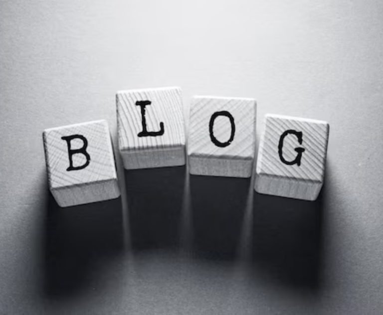 blog word with wooden cubes